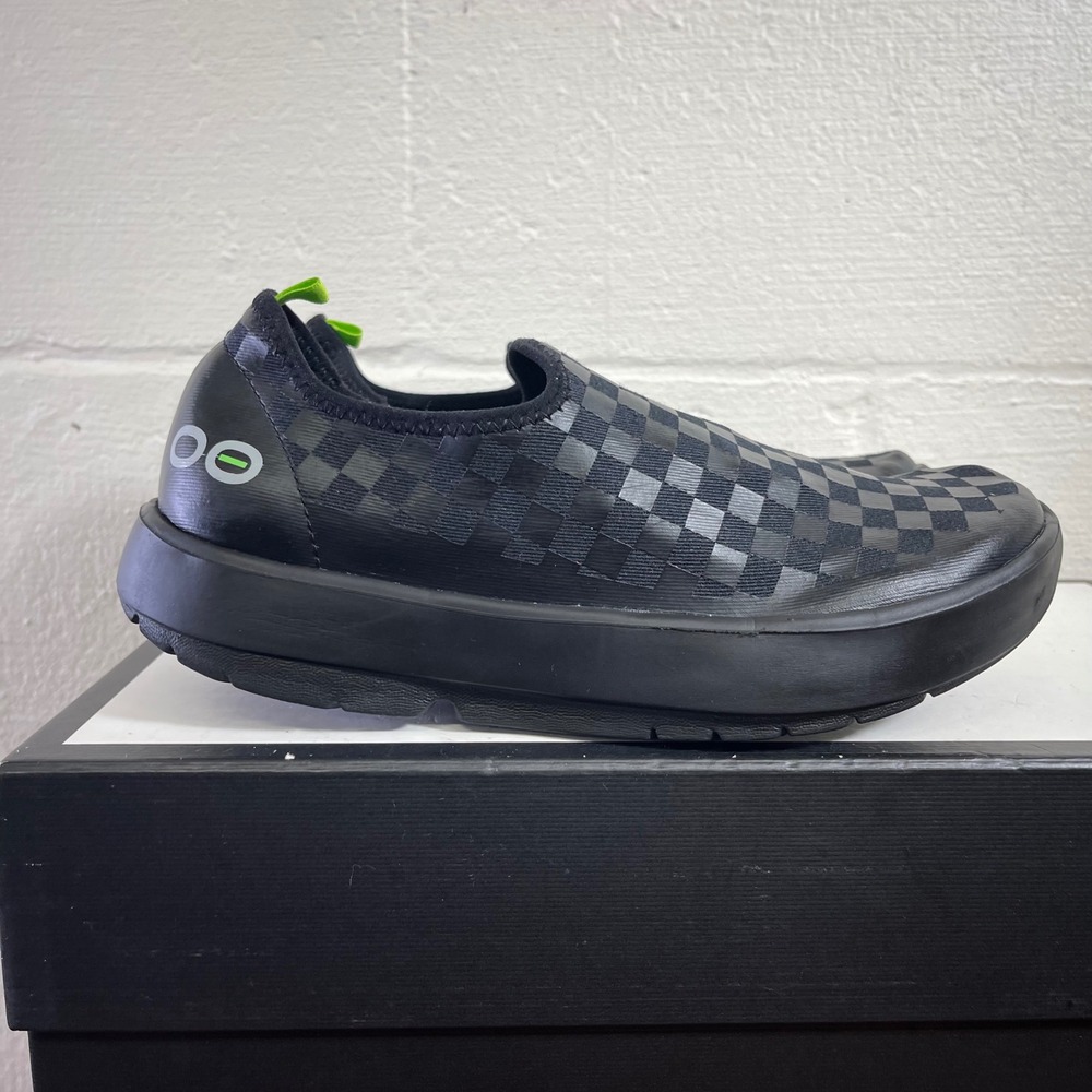 OOFOS OOmg eeZee Low Recovery Shoes Black Checkered Slip On Women's 8 US/39 EU